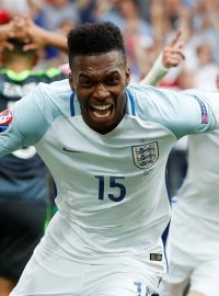 Daniel Sturridge mocně slaví svůj gól na poslední chvíli