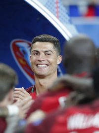 Cristiano Ronaldo se raduje z vítězného Eura ve Francii