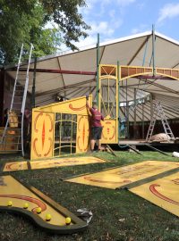 Letní Letná, stavba šapitó, Nový cirkus