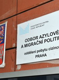 Odbor azylové a migrační politiky, Cizinecká policie