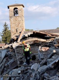 Policie se podle britského Guardianu zajímá především o zvonici v Amatrice