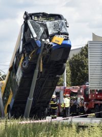 V Otrokovicích na Zlínsku havaroval trolejbus, najel na sloup trakčního vedení