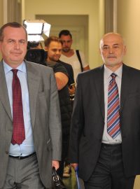 Soud fyzika Ivana Ošťádala a Univerzity Karlovy s prezidentem Milošem Zemanem