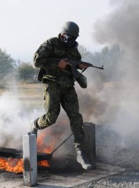 Ondřej Synek je vodní živel, ale v masce se nebojí ani ohně