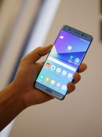 Mobil, který způsobil evakuaci - Samsung Galaxy Note 7.