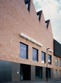 Nejlepší britskou stavbou roku je londýnská Newport Street Gallery