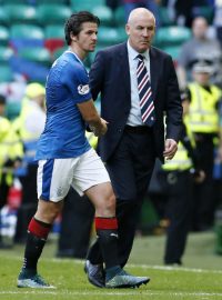 Podají si Joey Barton s Markem Warburtonem ruku? Anglický záložník se má v pondělí hlásit v tréninkovém centru Rangers