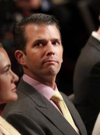 Prvorozený syn Donalda Trumpa, Donald Trump jr., na poslední debatě kandidátů na amerického prezidenta Hillary Clintonové a Donalda Trumpa