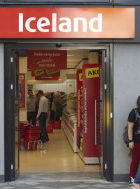Britský řetězec supermarketů Iceland v Praze Malešicích