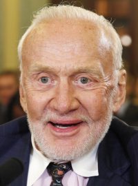 Buzz Aldrin v roce 1969 coby druhý člověk v historii vystoupil na Měsíc