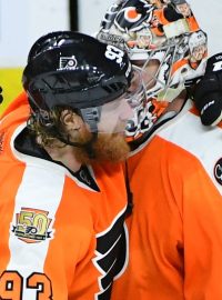 Jakub Voráček a Steve Mason po další výhře Flyers