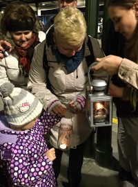 Skauti přivezli do Česka betlémské světlo