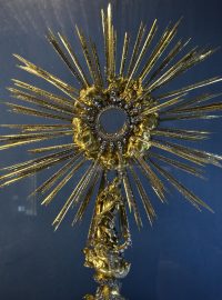 Monstrance osázená diamanty, tzv. Pražské slunce.