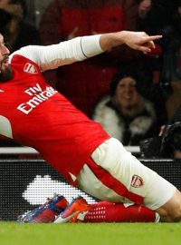 Padl gól roku už 1. ledna? Olivier Giroud pomohl Arsenalu škorpionem