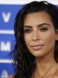 Kim Kardashianovou v Paříži okradli o šperky v hodnotě zhruba 9 milionů eur.