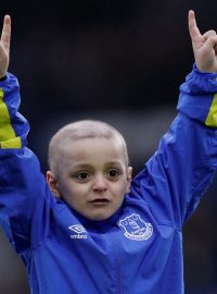 Bradley Lowery na stadionu Goodison Park před utkáním Evertonu s Manchestrem City