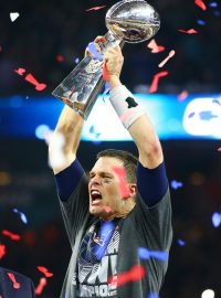 Quaterback Tom Brady vloni slavil svou pátou trofej