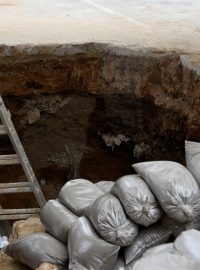 Evakuace v řecké Soluni. Ozbrojené složky jsou připravené na denotaci bomby