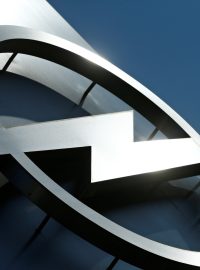 Automobilka Opel (logo)