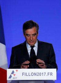 Francois Fillon oznamuje, že pokračuje v kandidatuře na prezidenta