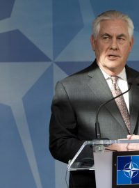 Ministr zahraničí USA Rex Tillerson na summitu NATO