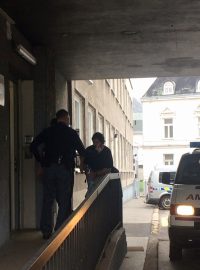 Obzalovaneho Zdeňka H. přivezla k soudu vězeňská ambulance
