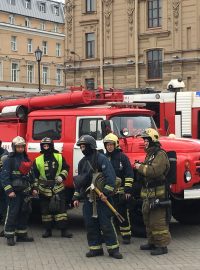 I ve středu musela policie kvůli nálezu neznámého předmětu uzavřít dvě stanice metra