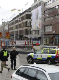 V centru Stockholmu vjel do lidí nákladní automobil