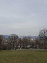 Výhled z Riegrových sadů na Hrad a na Petřín