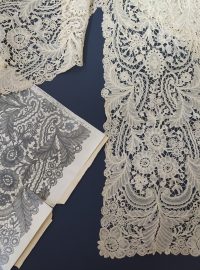 Vamberské muzeum získalo unikátní krajkový šál rakouské korunní princezny z 19. století