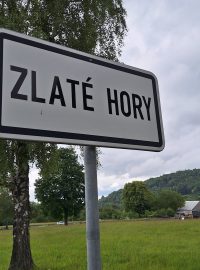 V kopcích u Zlatých Hor se podle státního podniku Diamo ukrývá bohatší ložisko zlata