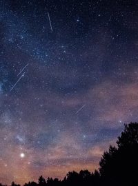 Noční obloha s Perseidami