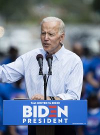 Joe Biden vstupuje do prezidentského klání