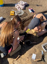 V restaurovaném domu na Masarykově náměstí v Jihlavě našli archeologové vybavení královské mincovny ze 13. století.