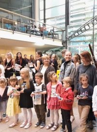 Poděkování ukrajinských uprchlíků v liberecké knihovně