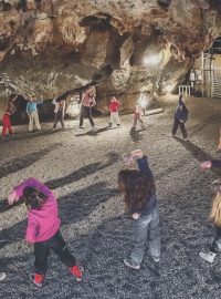 Dětská léčebna se speleoterapií. Slavnostní otevření nové léčebny v Ostrově u Macochy