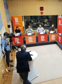 První debata Radiožurnálu a Českého rozhlasu Plus se zástupci stran kandidujícími v Eurovolbách 2019.