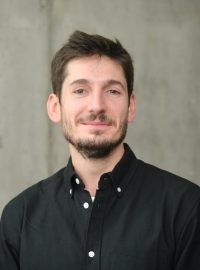 Dětský lékař na nemocniční pohotovosti Cyril Matějka, který pediatrii glosuje na Instagramu, kde vystupuje jako Cyril Děckař