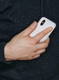 Mobilní telefon, ilustrační foto