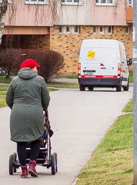 Nápad nynější vlády zvednout od příštího roku starobní penze v průměru o celých 1200 korun vyvolal v řadách českých mainstreamových ekonomů doslova zděšení (ilustrační foto)