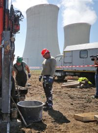 Geotechnický průzkum pozemků, kde budou stát nové bloky Jaderné elektrárny Dukovany