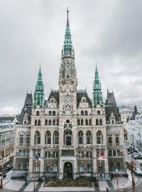 Monumentální historizující budova s prvky zaaplské renesance byla postavená v letech 1888-1893 podle projektu vídeňského architekta Franze von Neumanna