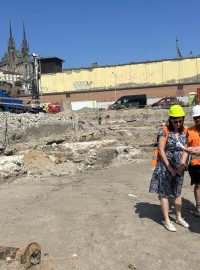 Románová fabrika ožila od Kateřiny Tučkové. Archeologové objevili její základy v centru Brna