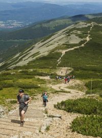 Turisté na Obřím hřebeni v Krkonoších