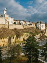 Pohled na historické centrum Mladé Boleslavi s hradem od západu