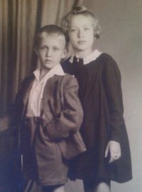 Maria Pekařová s bratrem Karlem