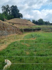 Vyvýšené místo v zámecké zahradě v Úsově, které musí prozkoumat archeologové