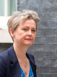 Britská ministryně vnitra Yvette Cooper