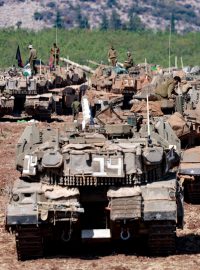 Tanky izraelské armády poblíž hranic s Libanonem