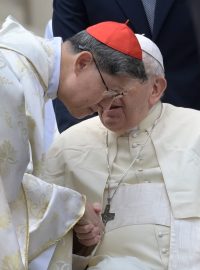 Filipínský kardinál Luis Antonio Tagle a zesnulý papež František